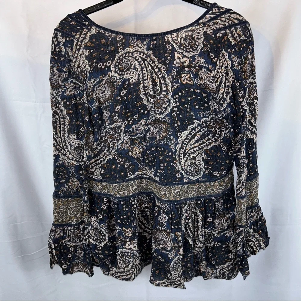 American Eagle Blouse Bell Flare Sleeve Paisley All Over Print Boho V-Neck Shirt